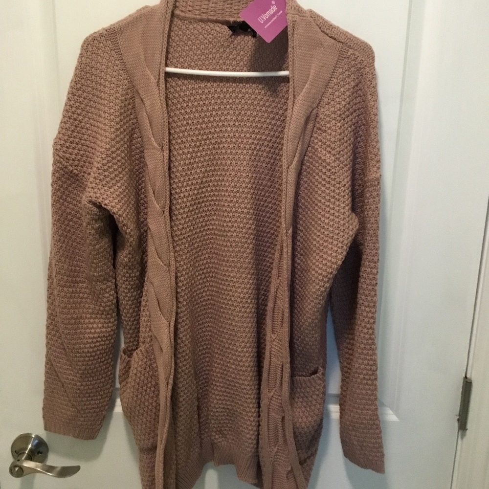 Dark pink knitted cardigan